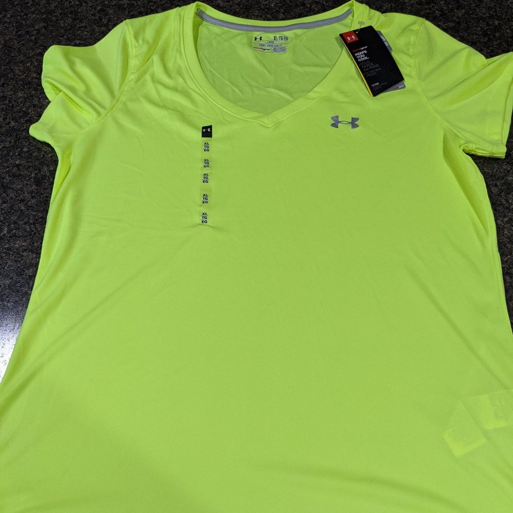 Under Armour V-Neck Heat Gear Loose Fit